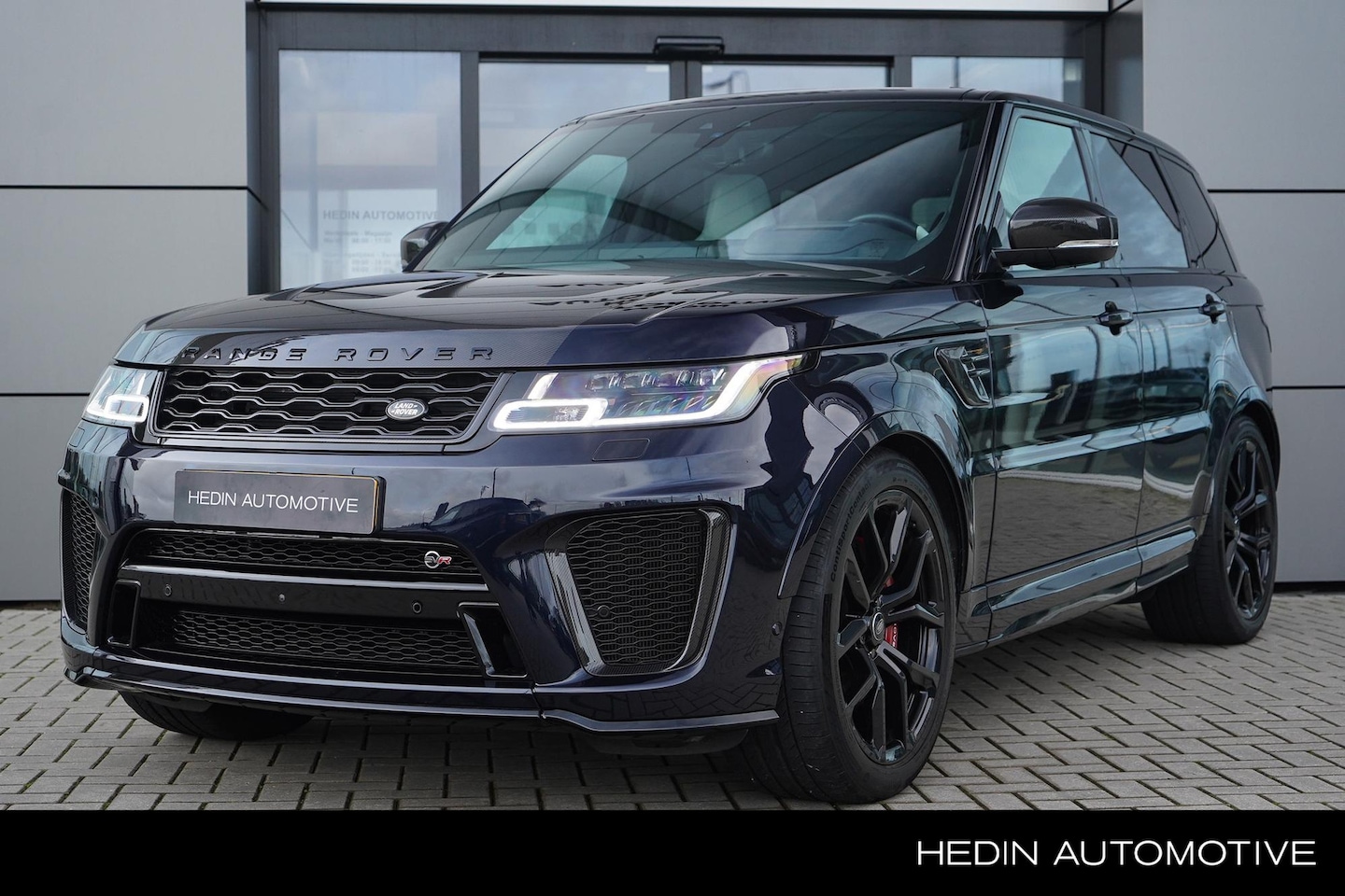 Land Rover Range Rover Sport - P575 SVR Carbon Edition | 22" Gloss Black | White Interior - AutoWereld.nl