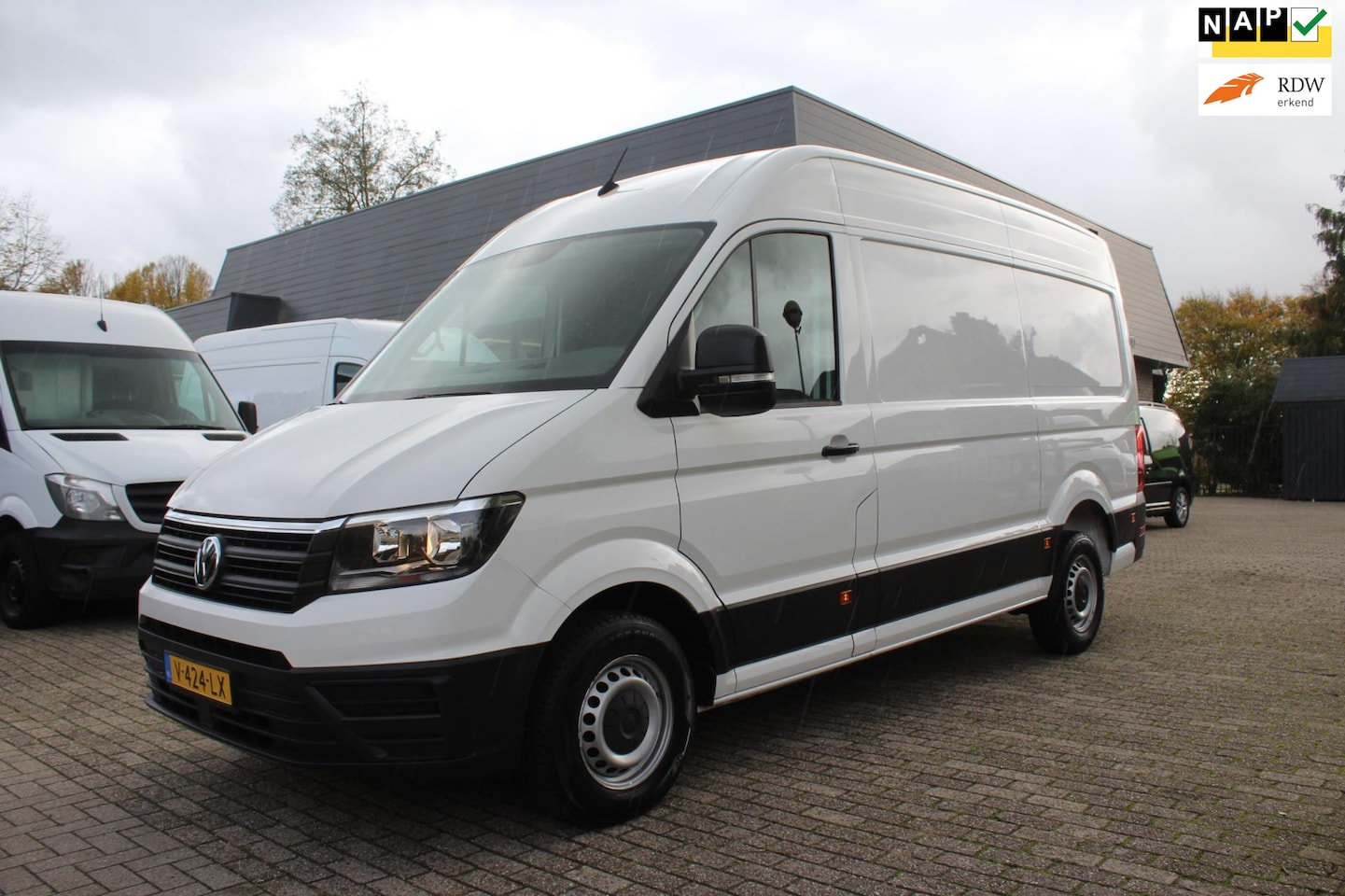 Volkswagen Crafter - NIEUW STAAT BINNEN EN BUITEN !!!! 35 2.0 TDI L3H2 Highline - AutoWereld.nl