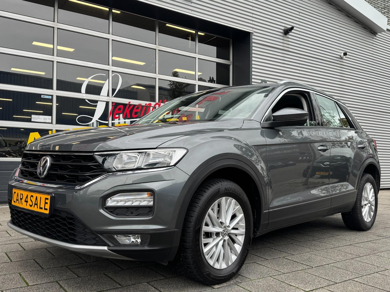 Volkswagen T-Roc - 1.0 TSI Style Business - Navigatie I Airco I PDC- Achteruitrij camera I Sport velgen I dea - AutoWereld.nl