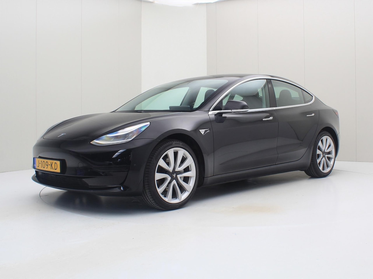 Tesla Model 3 - Standard RWD Plus [ AUTOPILOT+19'' LMV+60 kWh+PREMIUM AUDIO ] - AutoWereld.nl