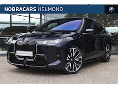 BMW iX - xDrive45 M Sport / Panoramadak / Trekhaak / Stoelventilatie / Soft-Close / Adaptief onders
