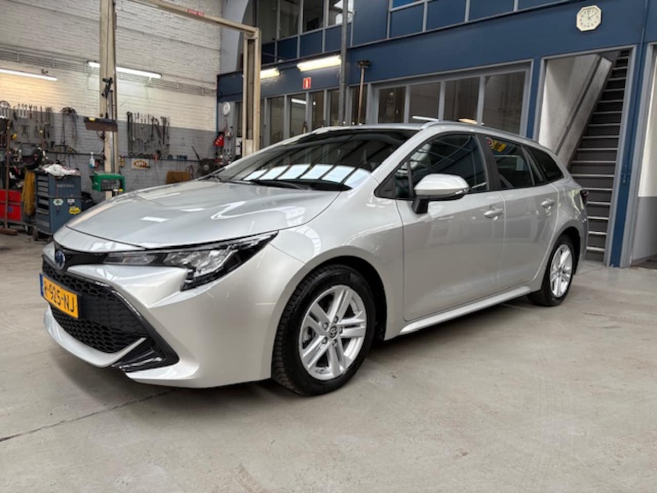 Toyota Corolla Touring Sports - 1.8 Hybrid 122pk CVT Active | Apple carplay/ Android auto | Navigatie | Camera | Cruise co - AutoWereld.nl