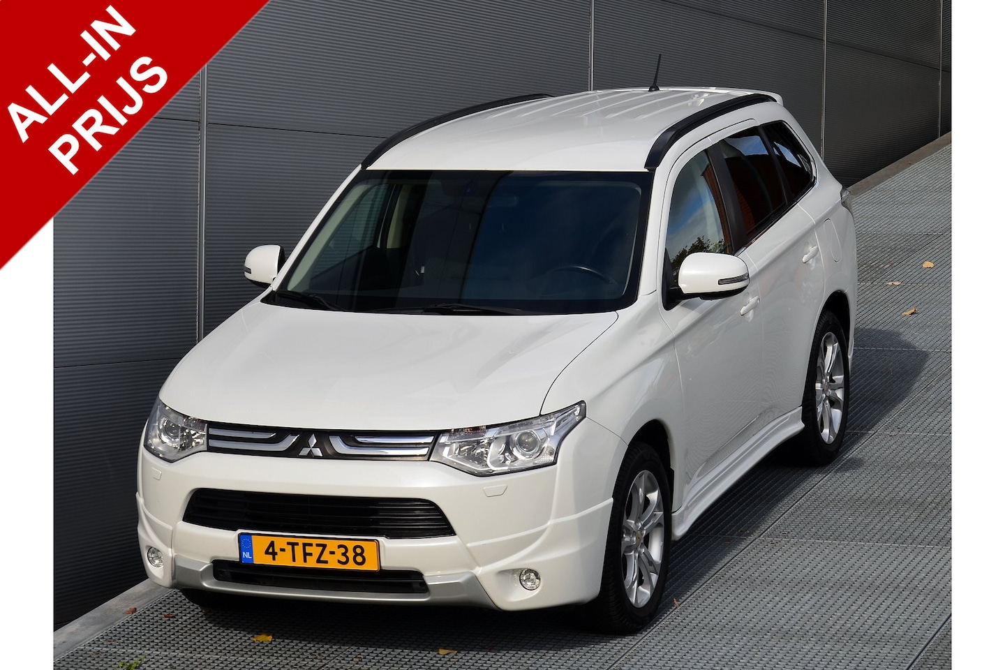 Mitsubishi Outlander Sport - 2.0 CVT INTENSE PLUS 7-ZIT CLEARTEC | HOGE ZIT | TREKHAAK 1500KG | NAVIGATIE | 7-ZITPLAATS - AutoWereld.nl