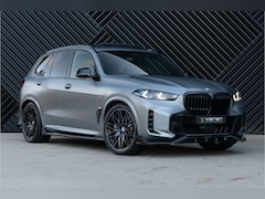 BMW X5 - xDrive50e LCI M-Sport Pro ACC Skylounge M Seats Alcantara Hemel Massage Stoelvent. Achtera