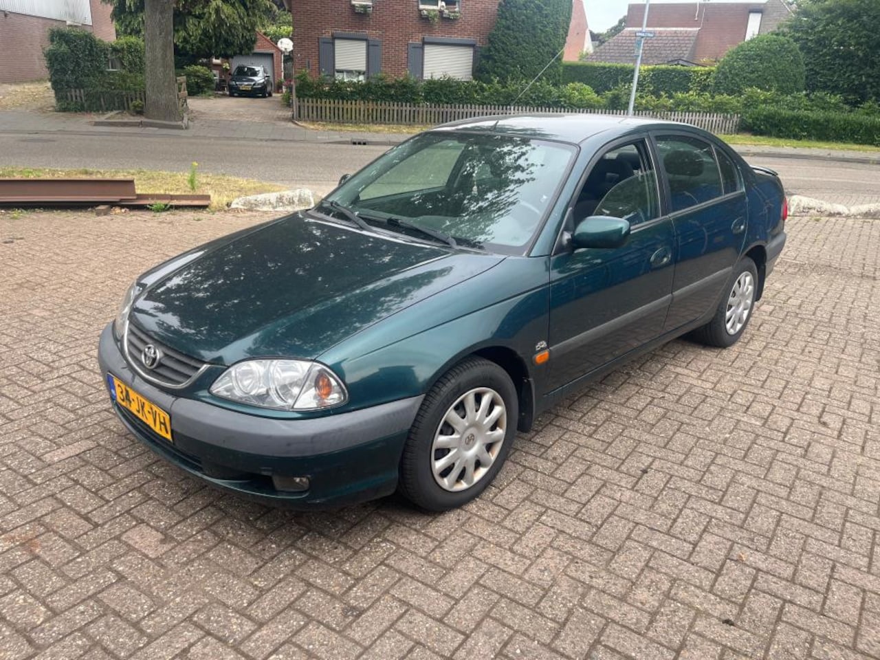 Toyota Avensis - 2.0-16V Linea Sol AIRCO - AutoWereld.nl