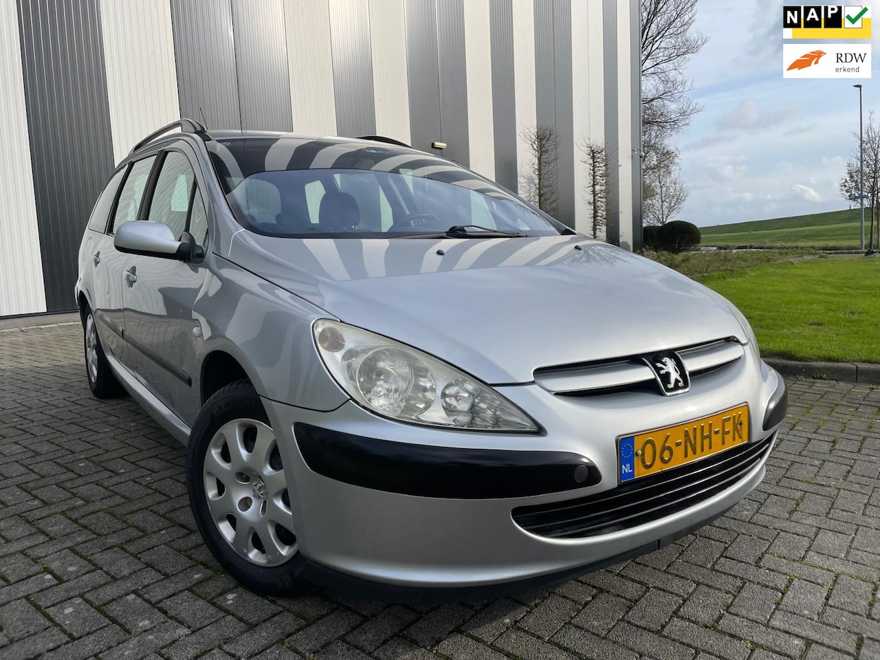 Peugeot 307 Break - 1.6-16V XS Automaat Nw APK-Airco-Cruise-ElekPakket-Trekhaak-2 Sleutels - AutoWereld.nl