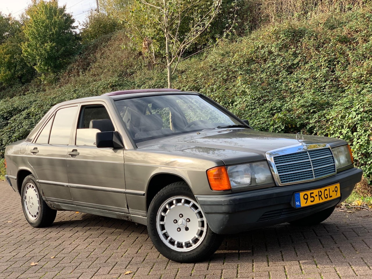 Mercedes-Benz 190-serie - 2.0 E WEGENBELASTINGVRIJ ! OLDTIMER ! SCHUIFDAK ! - AutoWereld.nl