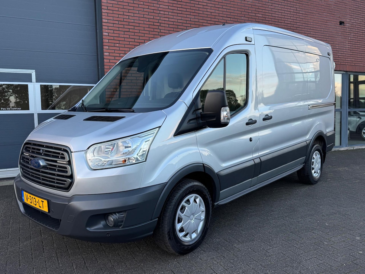 Ford Transit - 350 2.0 TDCI L2H2 Automaat Euro6 Trend 2x Schuifdeur - AutoWereld.nl