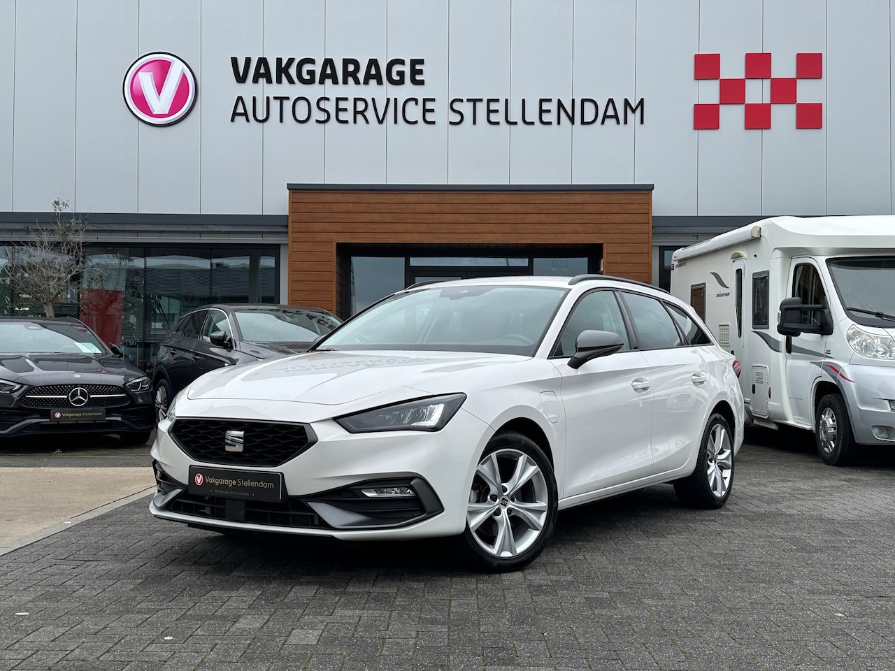 SEAT Leon Sportstourer - 1.4 TSI eHybrid PHEV FR Business Intense|150pk|Stoel/Stuur Verw|Parkeersensoren|Navigatie - AutoWereld.nl