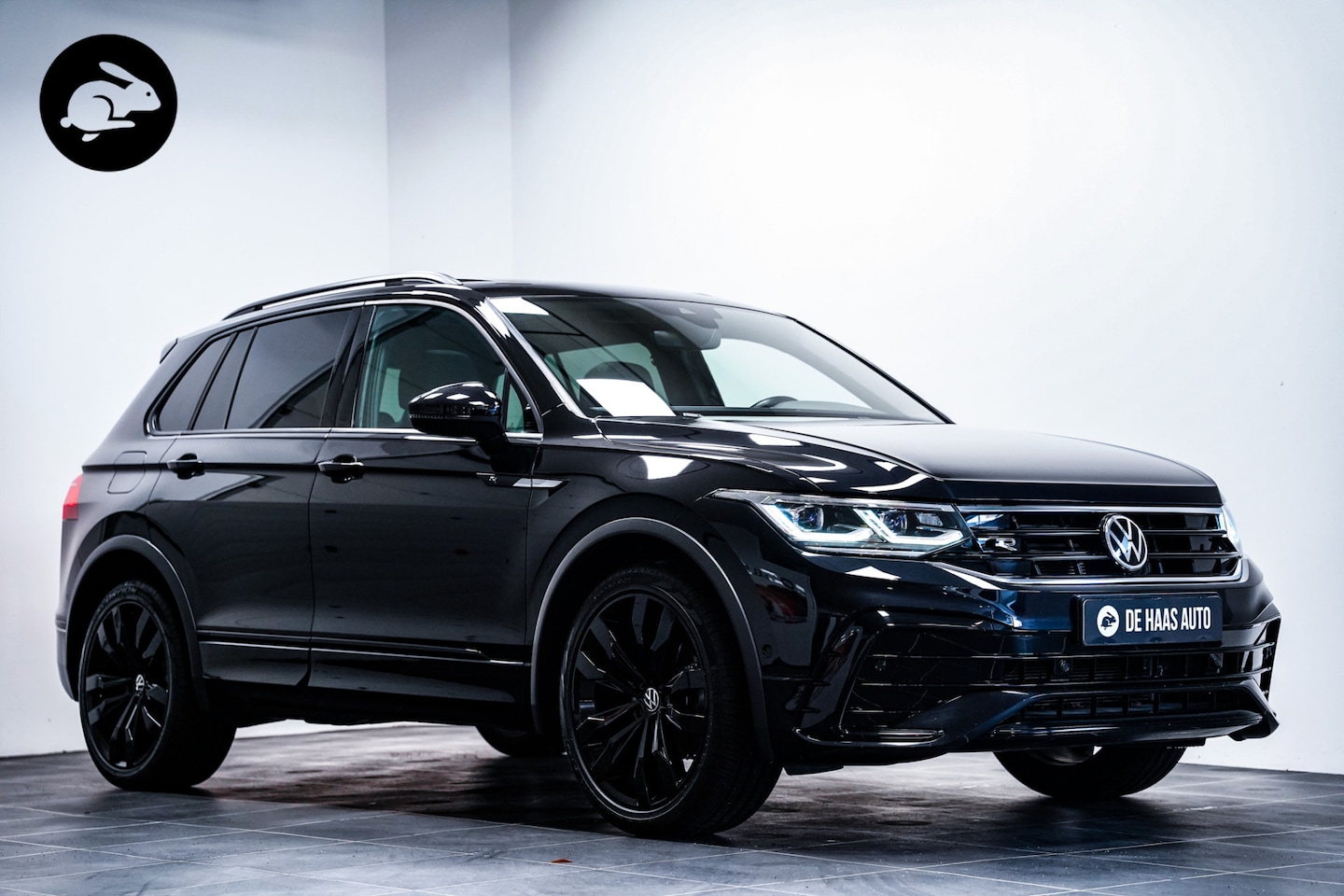 Volkswagen Tiguan - 1.5 TSI R-Line Black ed|Pano dak|Trekhaak|Acc|20 inch - AutoWereld.nl