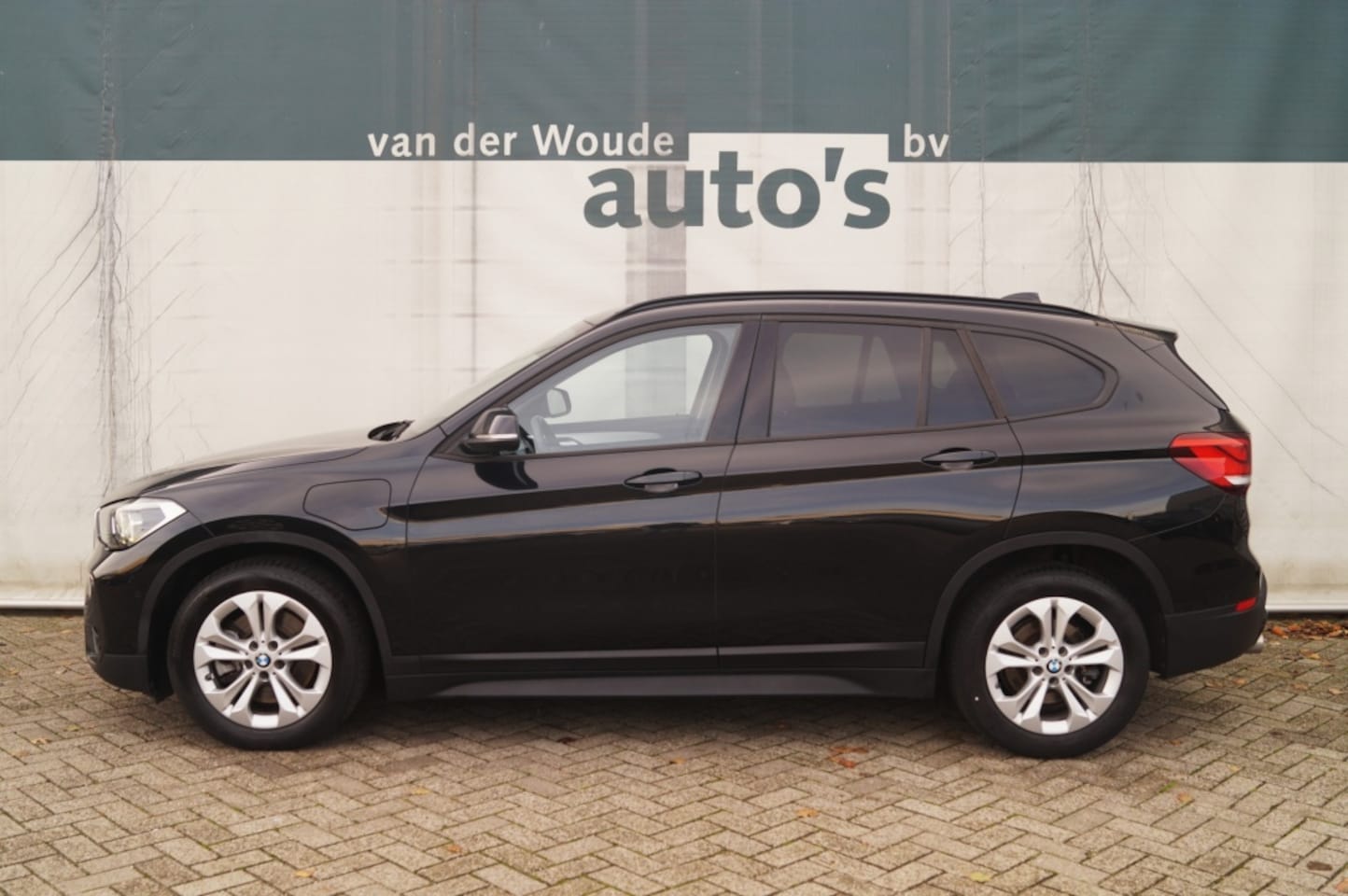 BMW X1 - xDrive25e Executive -NAVI-ECC-HUD-CAM-PDC- - AutoWereld.nl