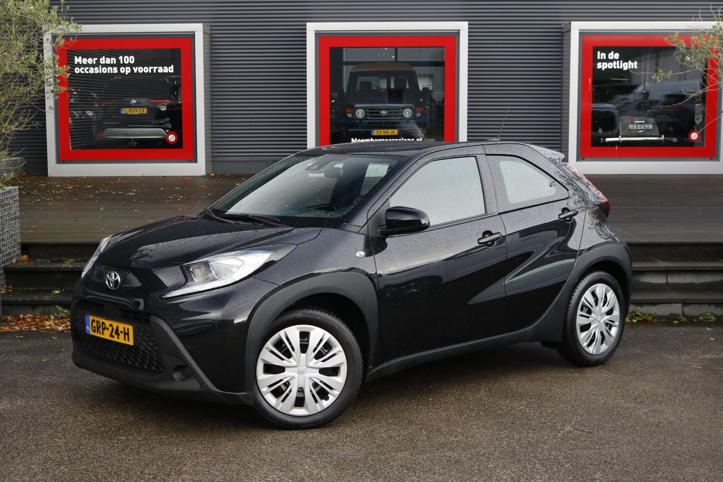 Toyota Aygo X - 1.0 VVT-i MT Play | Trekhaak afneembaar | All-Season banden | Apple Carplay | - AutoWereld.nl