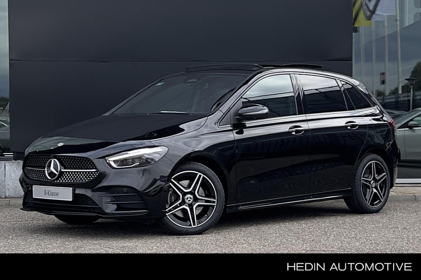 Mercedes-Benz B-klasse - B 250e Automaat Business Solution AMG | Nightpakket | Parkeerpakket met 360°-camera | Trek - AutoWereld.nl