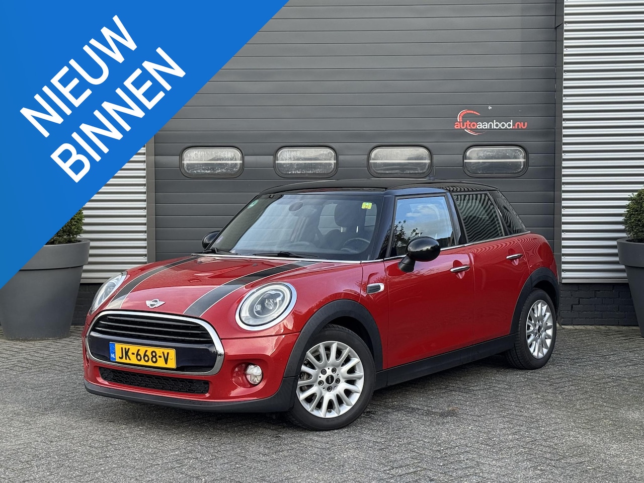 MINI Cooper - Mini 1.5 Chili Serious Business | Navigatie | Climate Control | Parkeersensoren | Lichtmet - AutoWereld.nl