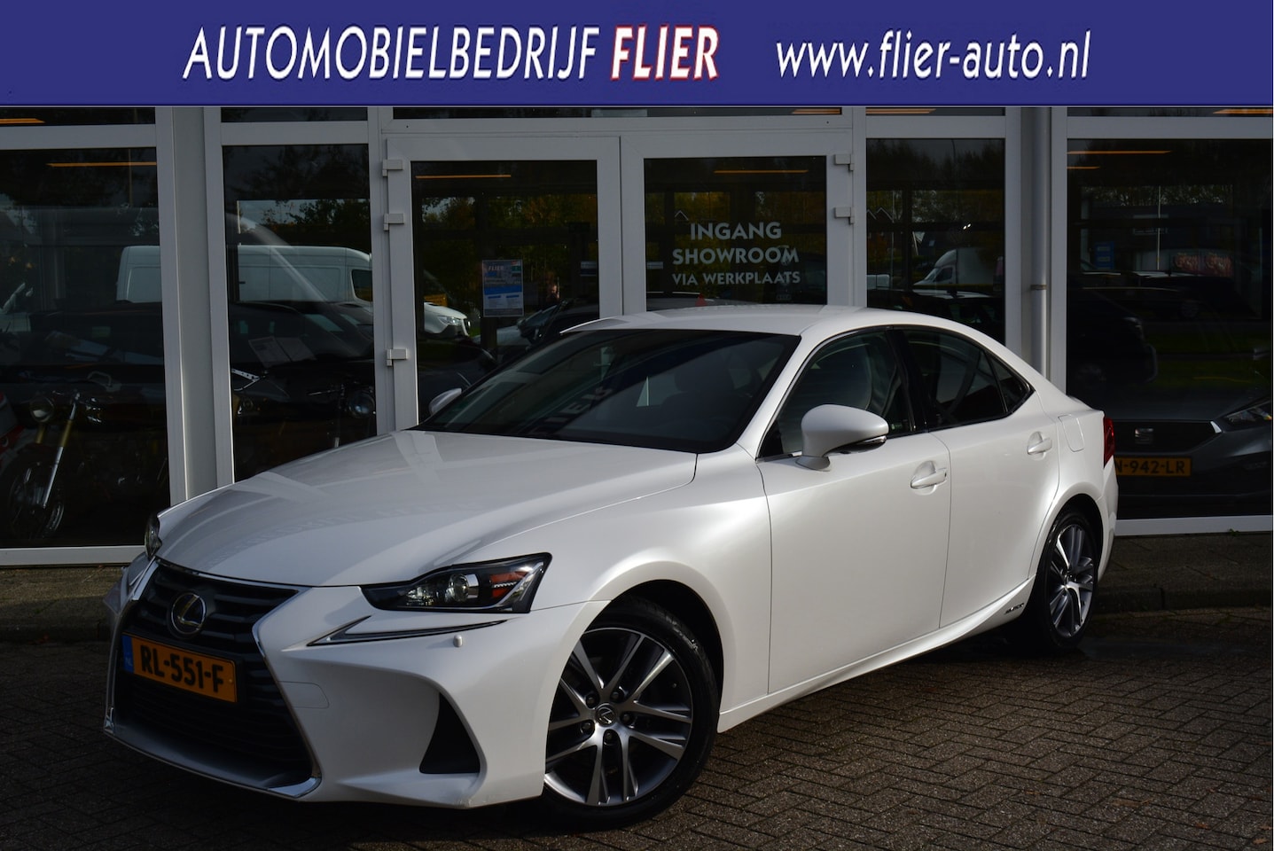 Lexus IS - 300h Hybrid Business Line | Orig. NL | NAP | Cruise | Clima | Navi | - AutoWereld.nl