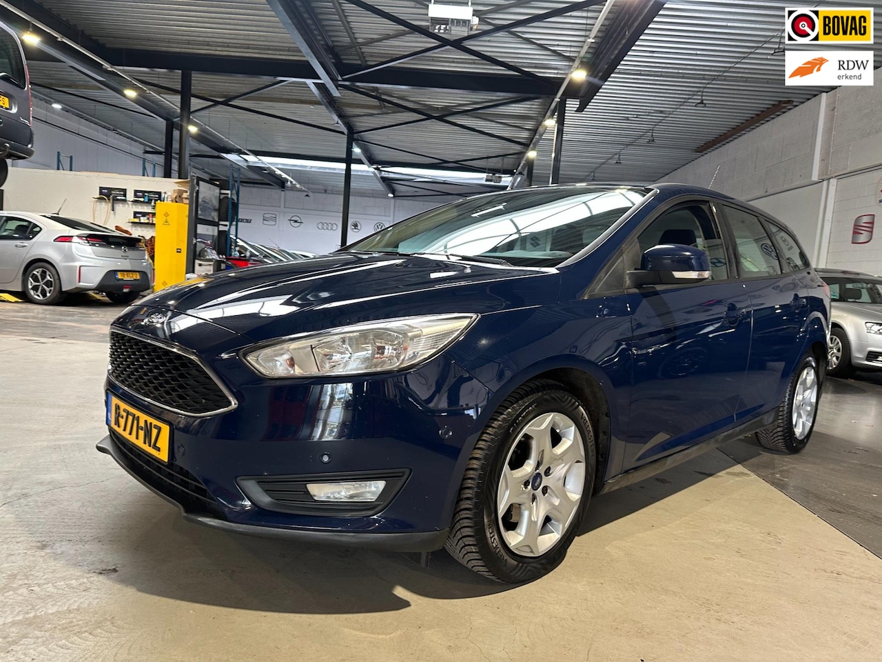 Ford Focus Wagon - 1.0 Titanium Edition/Navi/Dealer onderhouden - AutoWereld.nl