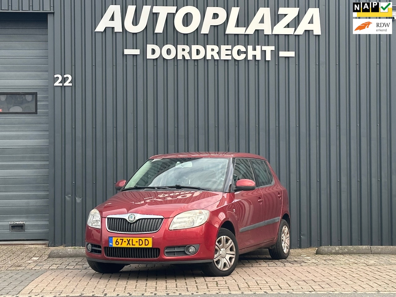 Skoda Fabia - 1.6-16V Ambiente Airco/Trekhaak - AutoWereld.nl
