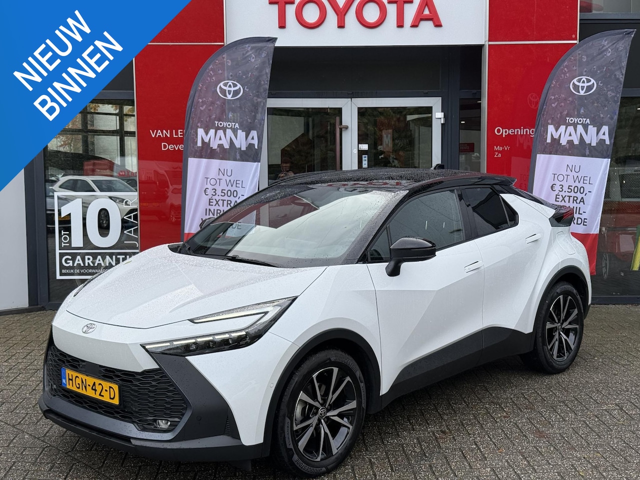Toyota C-HR - 1.8 Hybrid 140 First Edition KEYLESS NAVI PARKEERSENSOR 360CAM V+A BLIND-SPOT ELEK ACHTERK - AutoWereld.nl