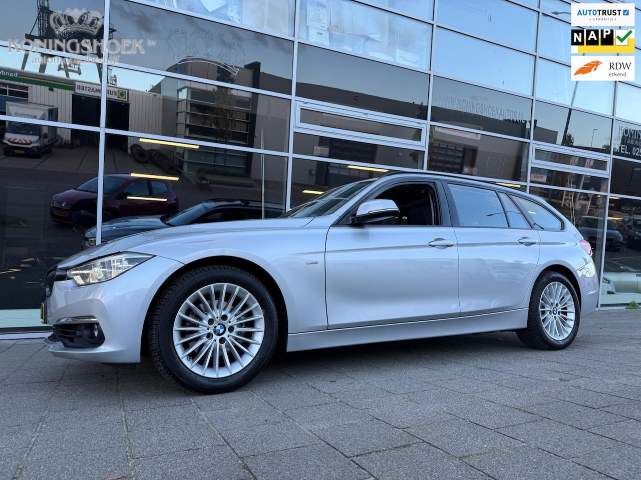 BMW 3-serie Touring - 318i Corporate Lease High Executive 318i Corporate Lease High Executive - AutoWereld.nl