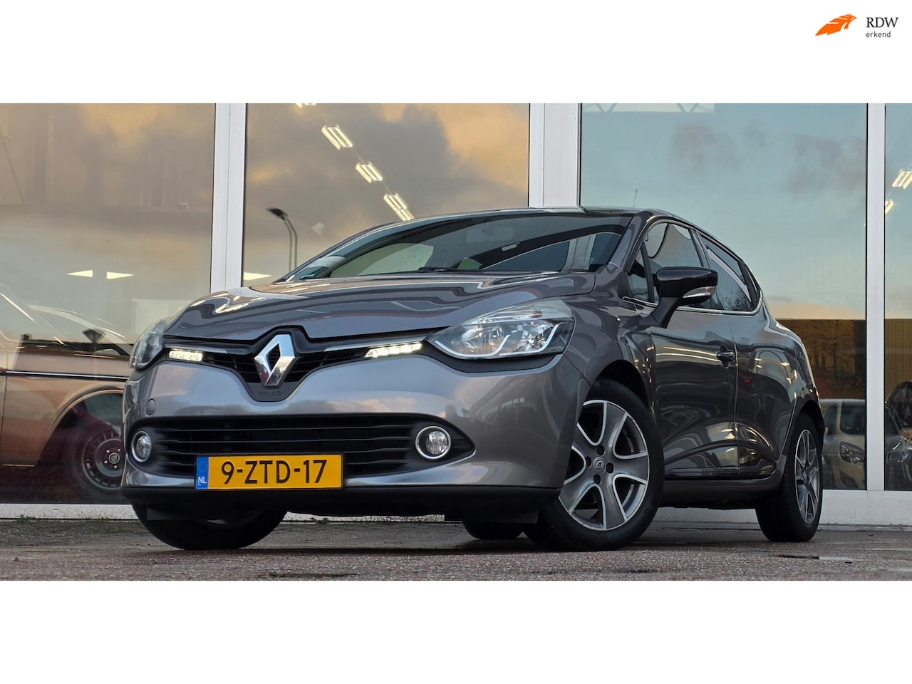 Renault Clio - 0.9 TCe ECO Night&Day 100% Dealer onderhouden 2e Eigenaar - AutoWereld.nl