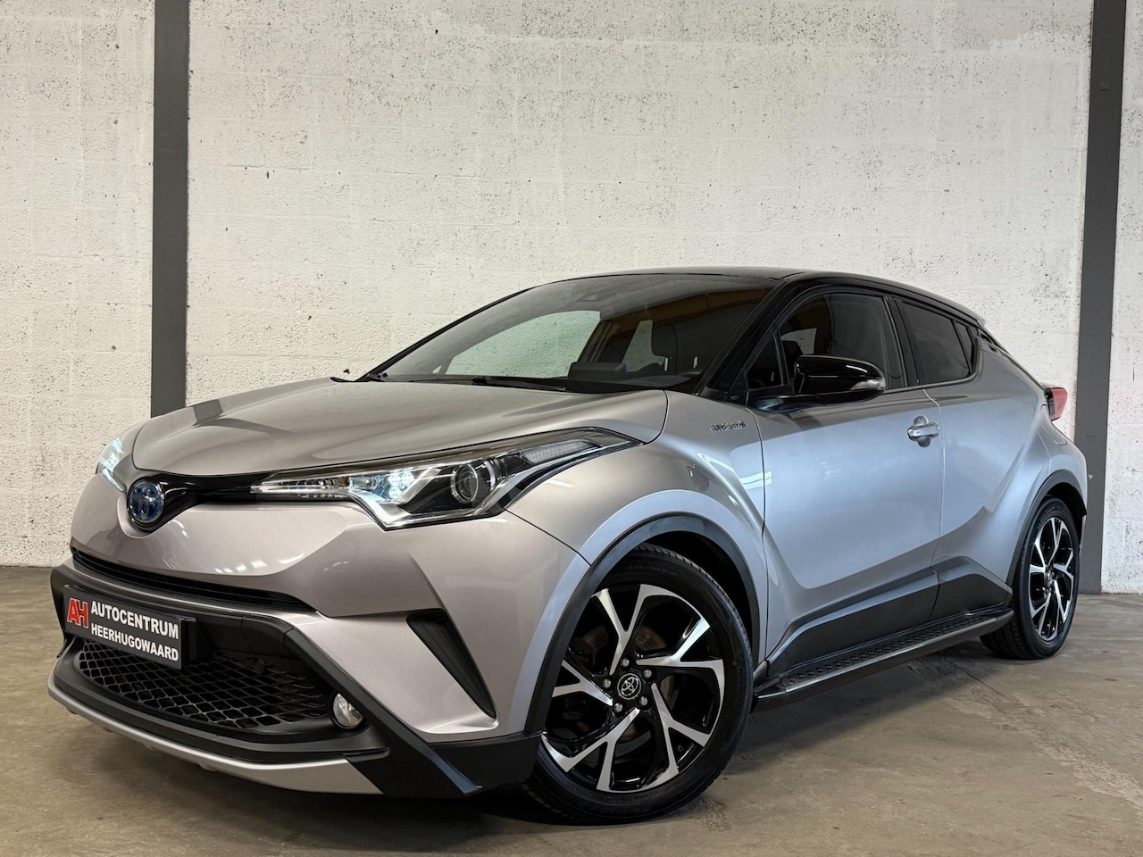 Toyota C-HR - 1.8 Hybrid Bi-Tone Plus Navi|Clima|Cruise|Camera|Trekhaak !! - AutoWereld.nl