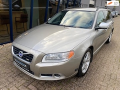 Volvo V70 - 2.5FT R-Design 230PK LEER / XENON / PDC / TREKHAAK