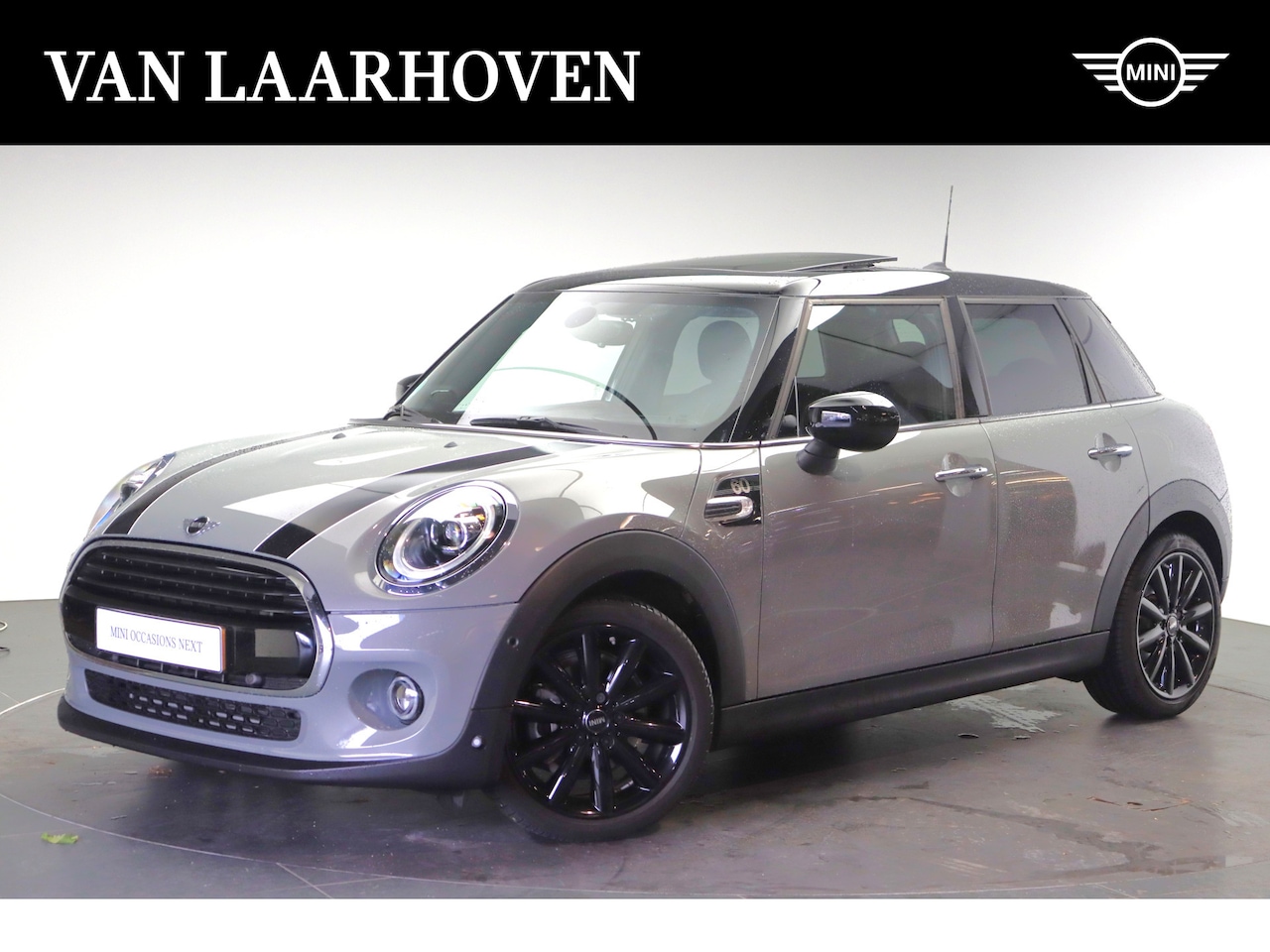 MINI Cooper - Hatchback 60 Years Automaat / Panoramadak / Achteruitrijcamera / LED / Comfort Access / He - AutoWereld.nl