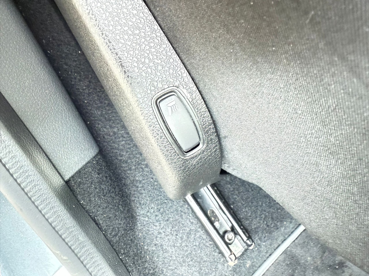 Dacia Lodgy - 1.3 TCe Essential 7p. 1.3 TCe Essential 7p, Stoel verwarming, Navi - AutoWereld.nl