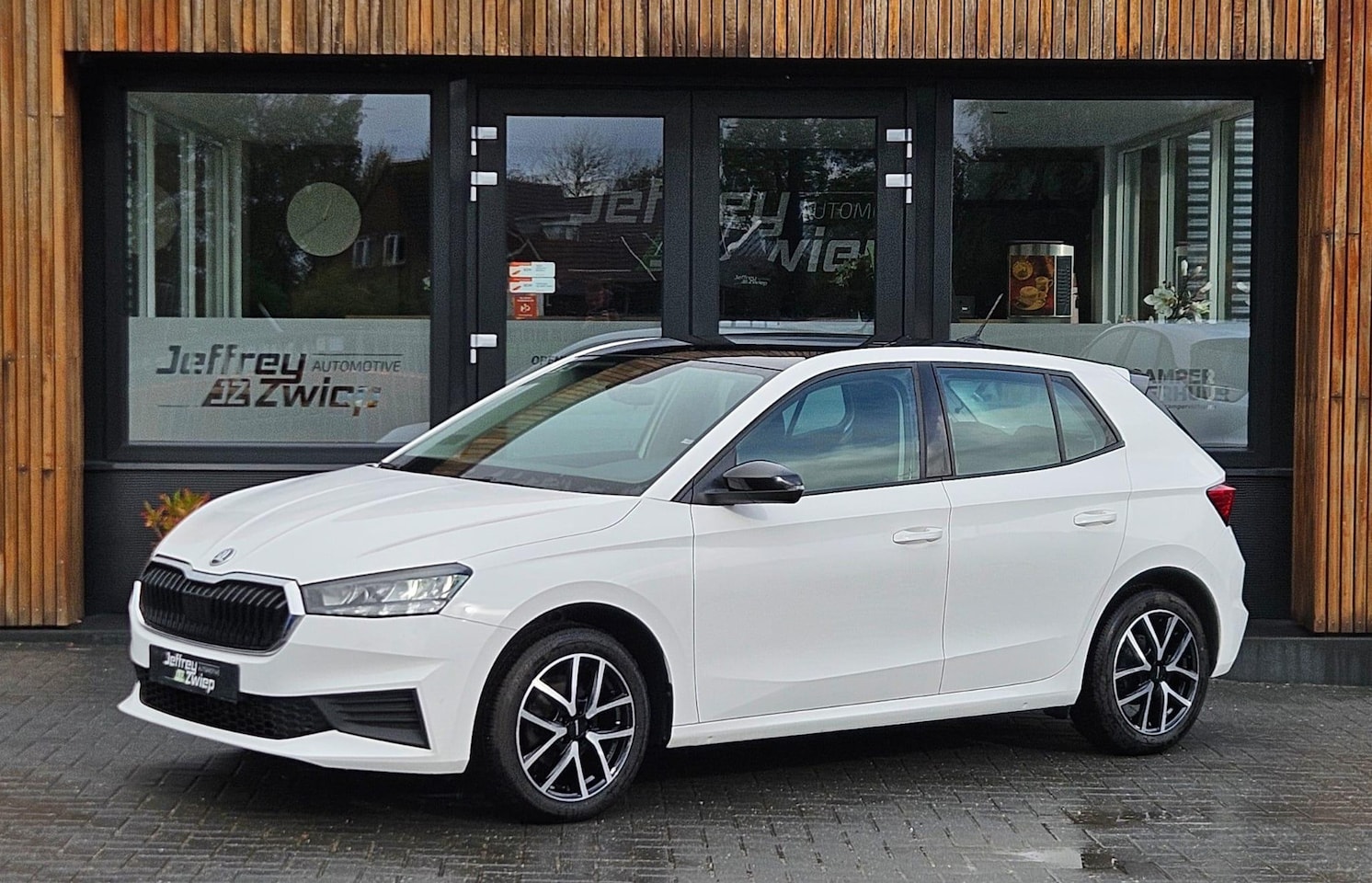 Skoda Fabia - 1.0 MPI Ambition stoelverwarming. led. - AutoWereld.nl