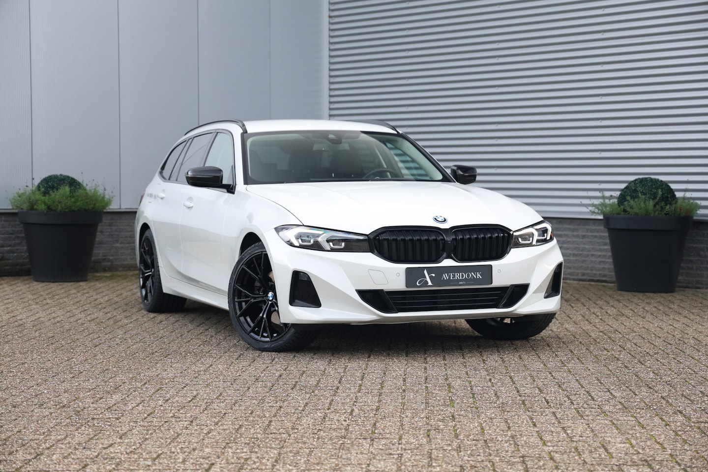 BMW 3-serie Touring - 320e Executive Sport 204PK NAP|Sportst|Leder|Dealerondh - AutoWereld.nl