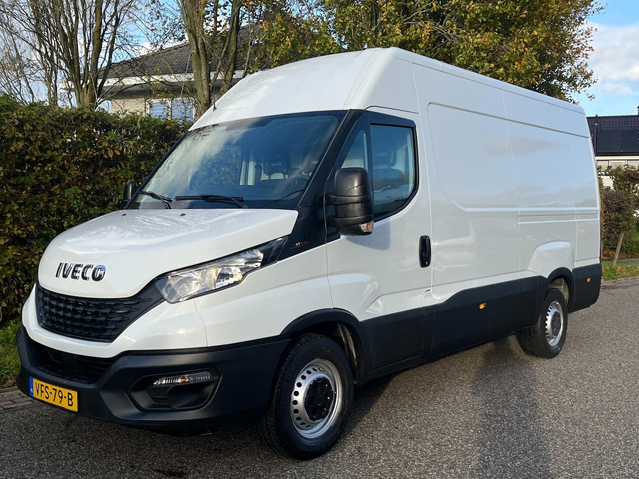 Iveco Daily - 35S18V 3.0 ,Laadklep , luchtvering - AutoWereld.nl