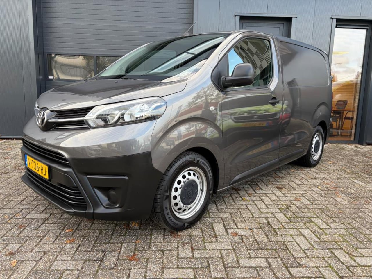 Toyota ProAce Compact - 1.6 D-4D Cool Comfort 1.6 D-4D Cool Comfort, 3Pers. Navi, Cruise, BT, Trekhaak - AutoWereld.nl