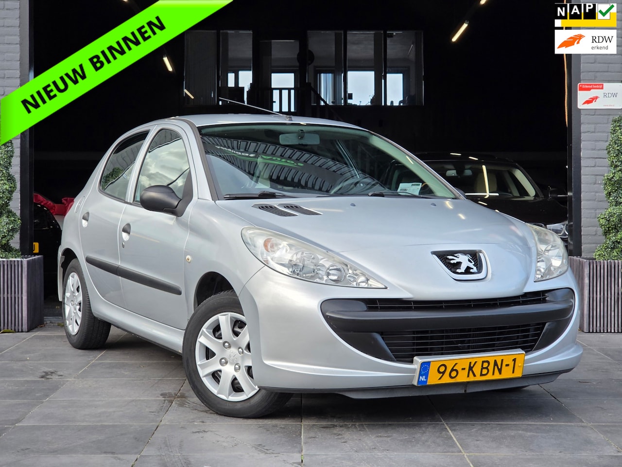 Peugeot 206 - 1.1 XR|5Deurs|Elek.ramen|AUX|2e eig|NAP|APK - AutoWereld.nl