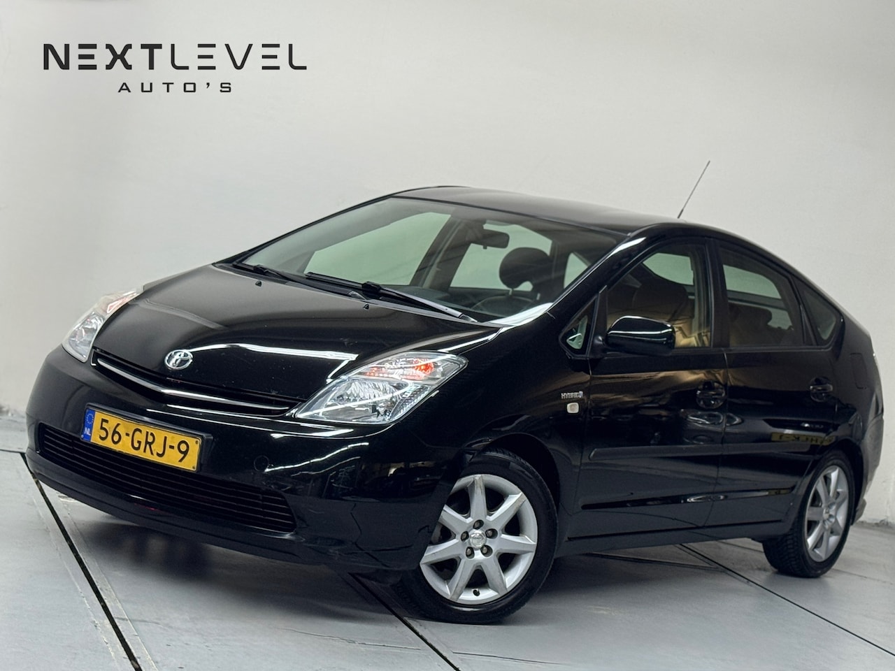 Toyota Prius - 1.5 VVT-i Comfort Hybride Airco Cruise Leder Stoelverwarming - AutoWereld.nl