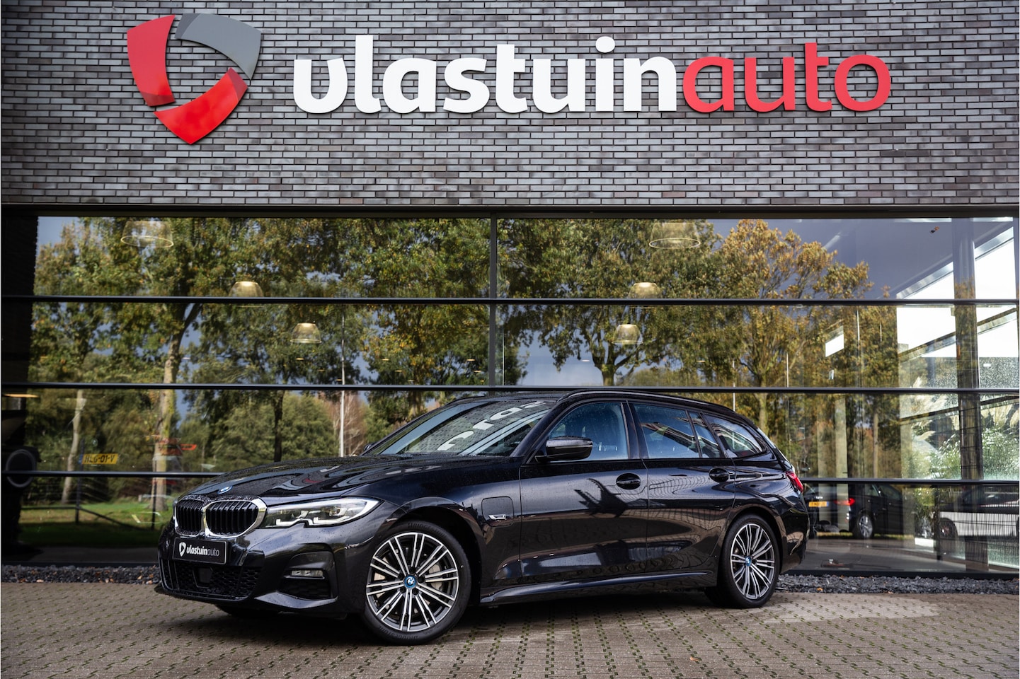 BMW 3-serie Touring - 330e High Executive M-Sport , Adap. cruise, Stuurverwarming, - AutoWereld.nl