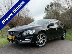 Volvo V60 - 2.0 D2 Ocean Race | Schuif-/kanteldak | Leder | Bi-Xenon | Camera | Navi | Trekhaak | 18"