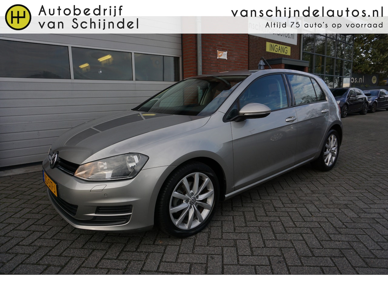 Volkswagen Golf - 1.2 TSI Trendline STOELVERWARMING - PARKEERSENSOREN V+A - 17 INCH - NAVI - BLUETOOTH - CRU - AutoWereld.nl