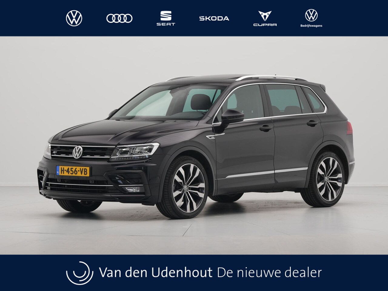 Volkswagen Tiguan - 1.5 TSI ACT 150pk DSG Highline R-Line Panorama Camera Trekhaak Keyless Carplay - AutoWereld.nl