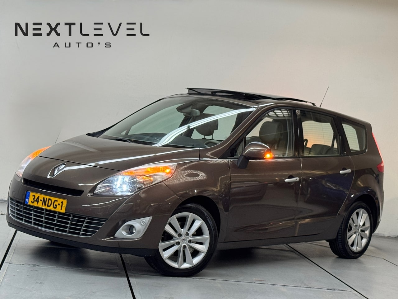 Renault Grand Scénic - 2.0 Privilege Automaat Pano Leder - AutoWereld.nl
