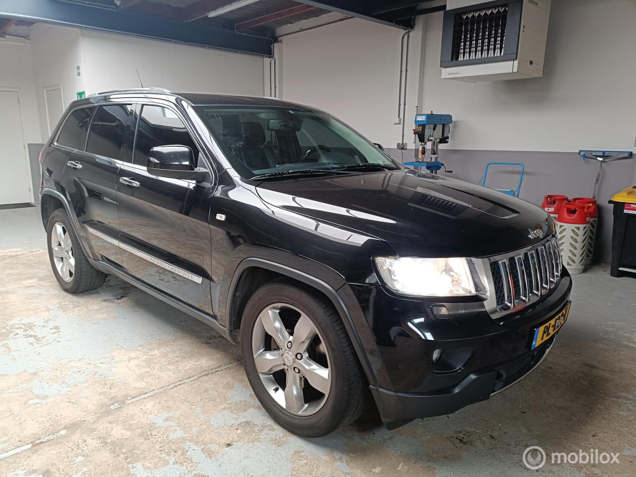 Jeep Grand Cherokee - 3.0 CRD Limited AUT PANO XENON LEER STOEL-KOELING-VERWARMING NAVI CRUISE NW APK - AutoWereld.nl