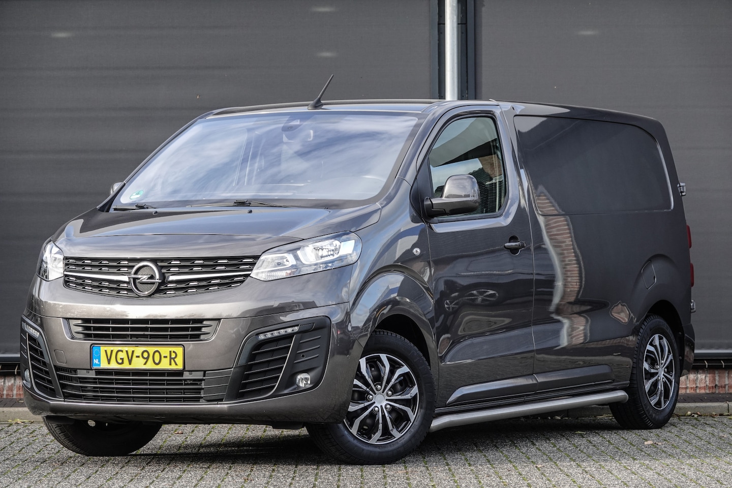 Opel Vivaro - L2H1 1.5Cdti 120Pk | Stoel-Bank | Innovation | Achteruitrijcamera | Sidebars | Trekhaak | - AutoWereld.nl