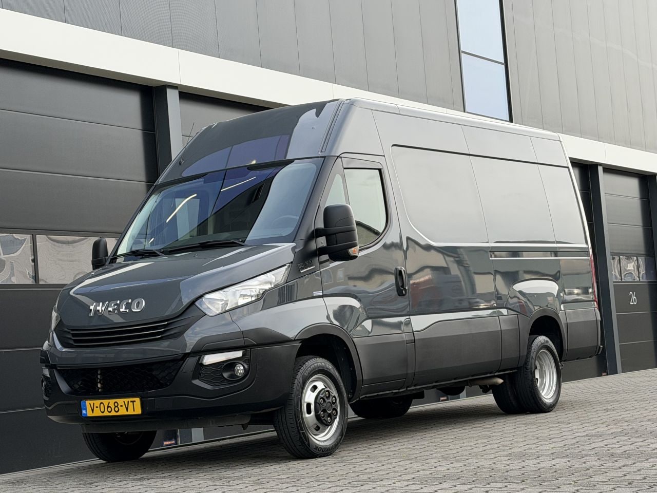 Iveco Daily - 35C 3.0 Hi-Matic * Dubbellucht *3 -PERS - AutoWereld.nl