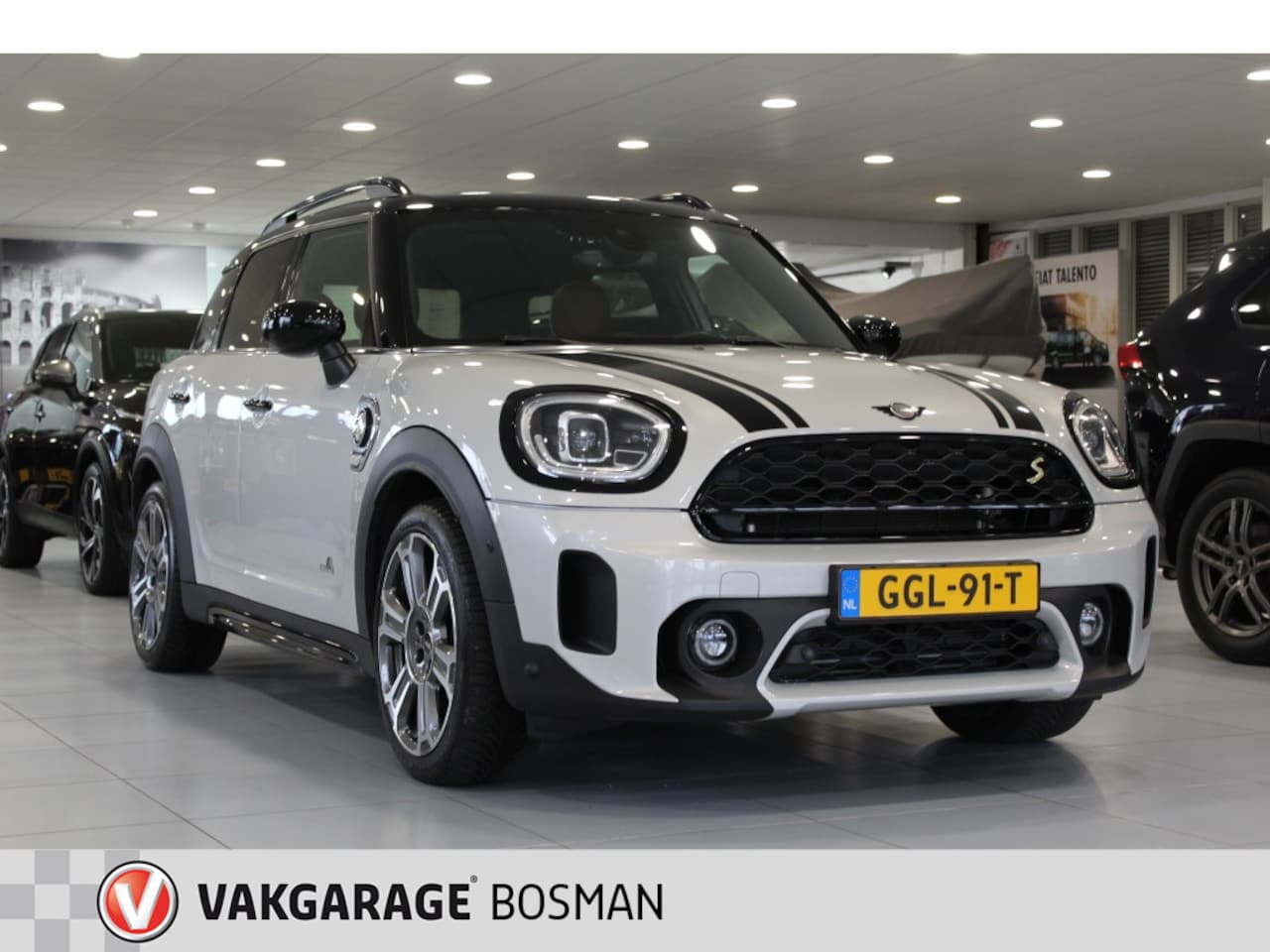 MINI Countryman - Mini 2.0 Cpr S E ALL4 Yrs/LEER/PANO/CARPLAY - AutoWereld.nl