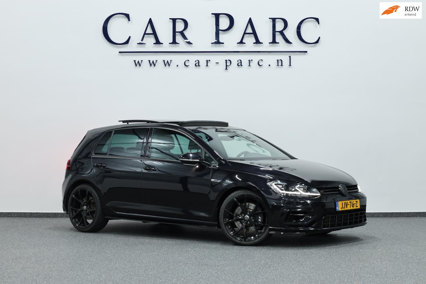 Volkswagen Golf - 2.0 TSI 4Motion R 310PK AKRAPOVIC/LED/PANO/ALCANTARA+S.VERWARMING/DYNAUDIO/19"LMV/CAM/ACC/ - AutoWereld.nl