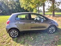 Toyota Yaris - 1.3 VVTi Aspiration met nieuwe Apk...inruil mogelijk