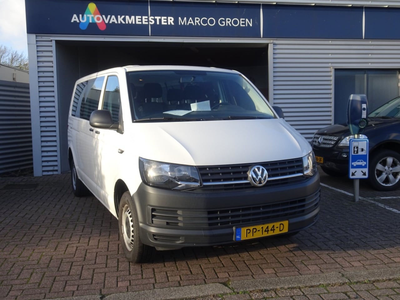 Volkswagen Transporter Kombi - 2.0 TSI L2H1 2.0 TSI L2H1 - AutoWereld.nl