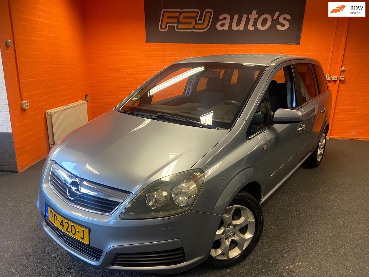 Opel Zafira - 2.2 Essentia / 7-Pers. / Airco / Cruise / APK 16-10-2026 - AutoWereld.nl