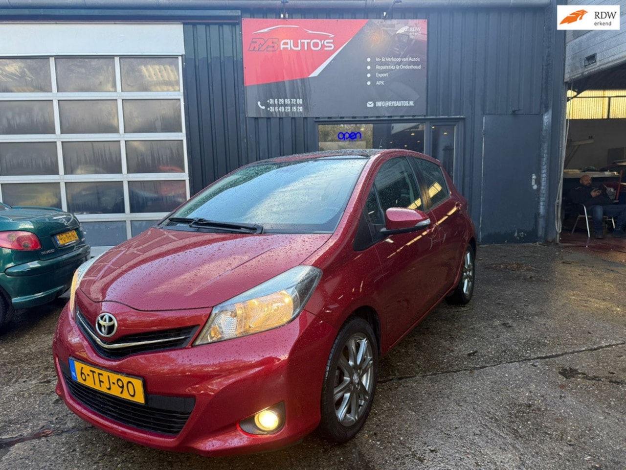 Toyota Yaris - 1.3 VVT-i Executive APK/PANO/BENZINE/CRUISE - AutoWereld.nl