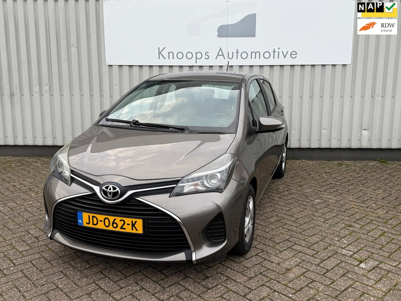 Toyota Yaris - 1.0 VVT-i Aspiration 1.0 VVT-i Aspiration 5drs, Navigatie,Airco - AutoWereld.nl