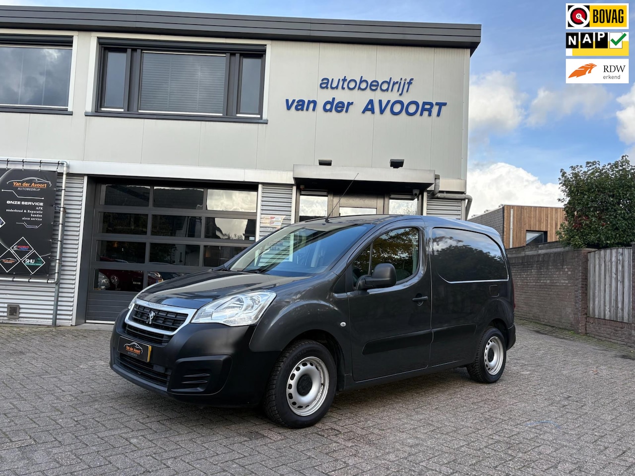 Peugeot Partner - 120 1.6 BlueHDi 75 L1 Premium 120 1.6 BlueHDi 75 L1 Premium - AutoWereld.nl